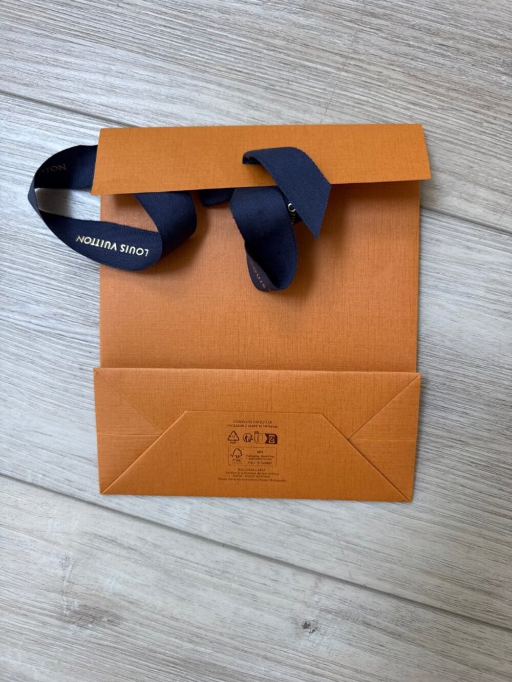 Louis Vuitton Orange Paper Shopping Bags – Set of 2 (Large + Small) – Gift Bags - Picture 5 of 5